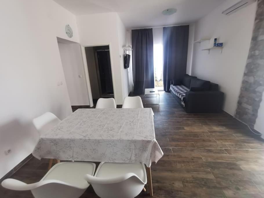 Apartmani Viktorija Fazana Bagian luar foto