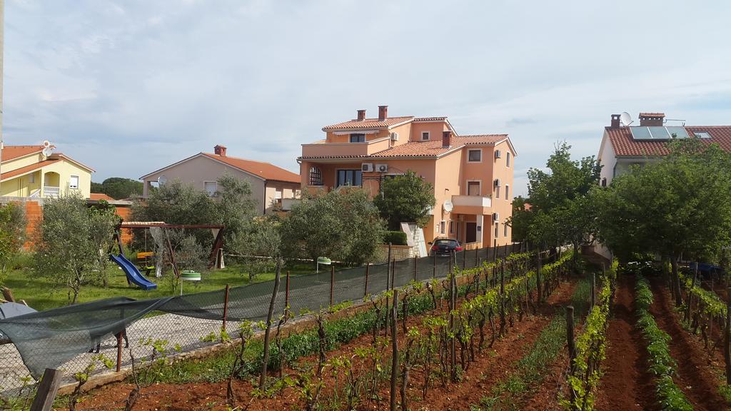Apartmani Viktorija Fazana Bagian luar foto
