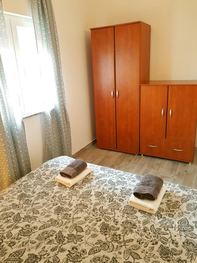 Apartmani Viktorija Fazana Bagian luar foto